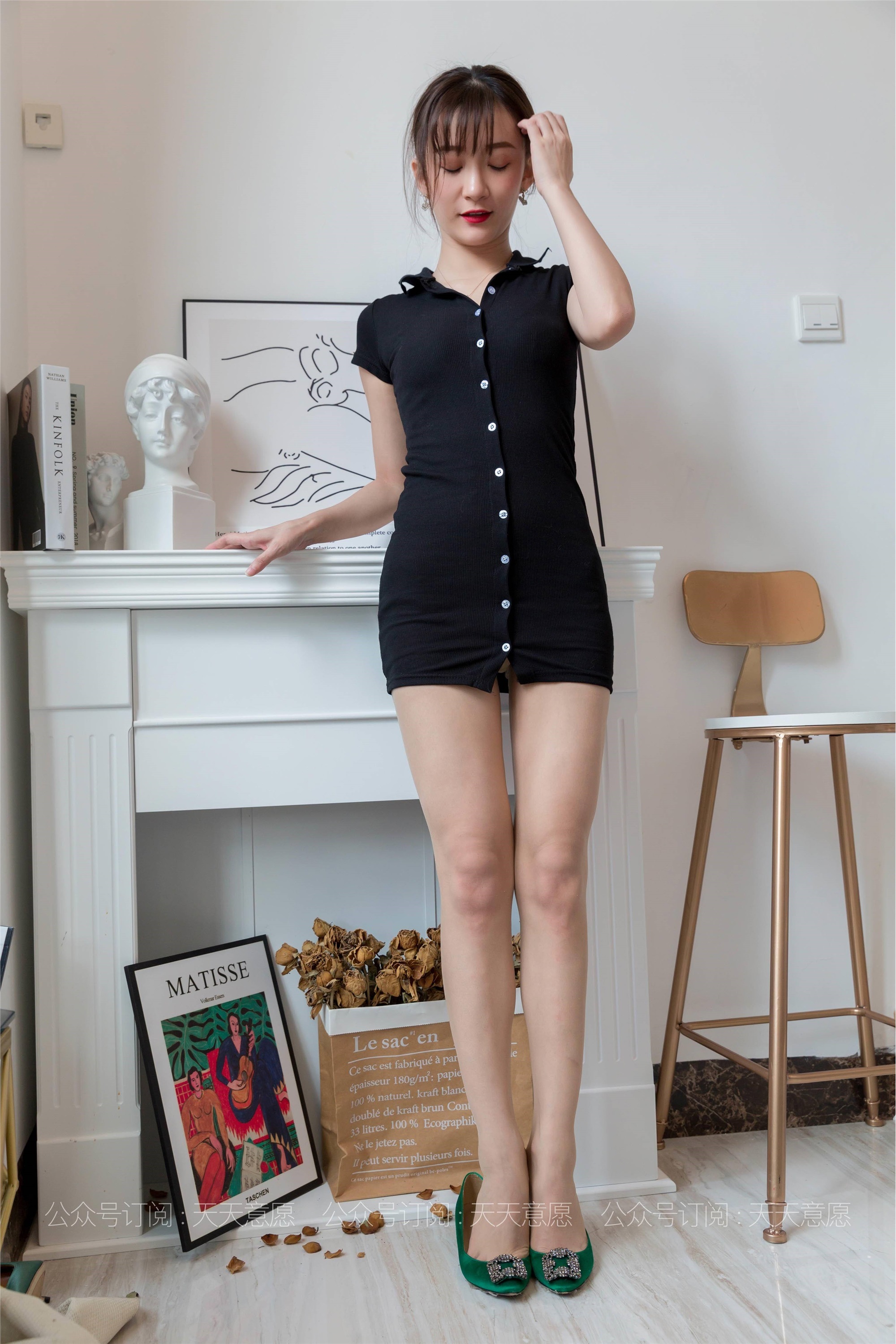 IESS异思趣向 - 模特：秋秋《超短的包臀裙》